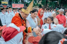 Bobby Nasution Kenakan Pakaian Adat Nias di Peringatan Hari Lahir Pancasila
