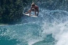 Keindahan dan Keunikan Pantai Sorake, Surga Surfing di Sumatera Utara!