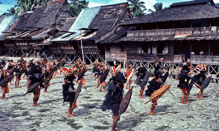 Menelusuri Budaya dan Hukum Adat Suku Nias: Fondrako